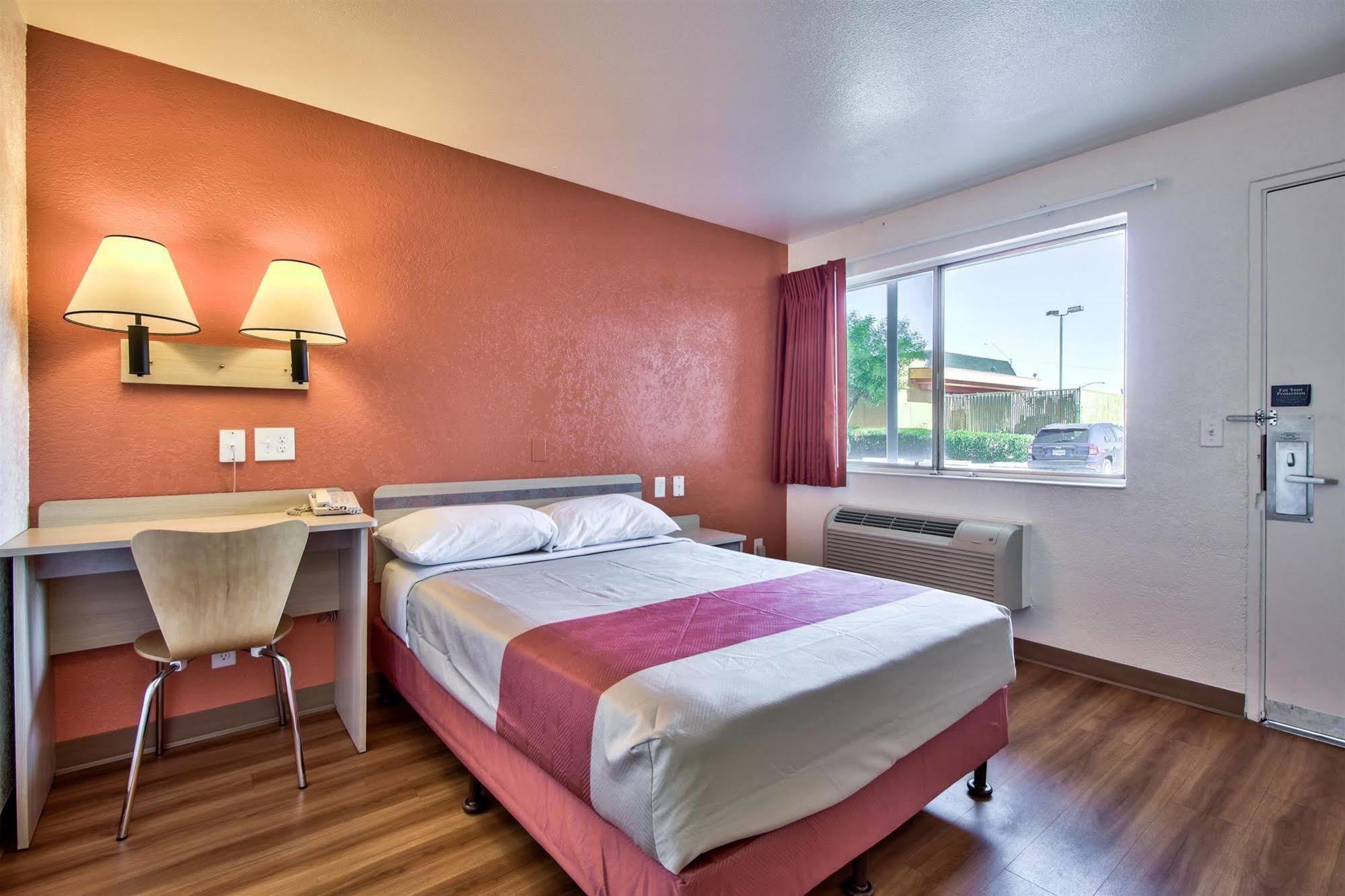 Motel 6-Youngtown, Az - Phoenix - Sun City Екстер'єр фото